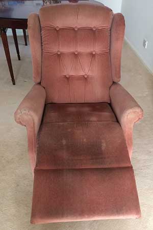 Armchair cleaning before cleaning